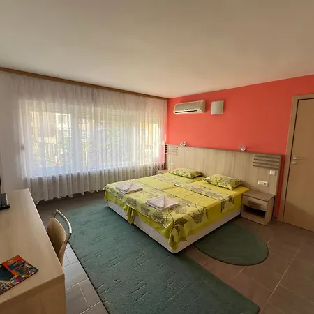 Lotus Apartment *